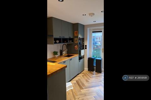 3 bedroom flat to rent, Willow Lodge, London, SW4