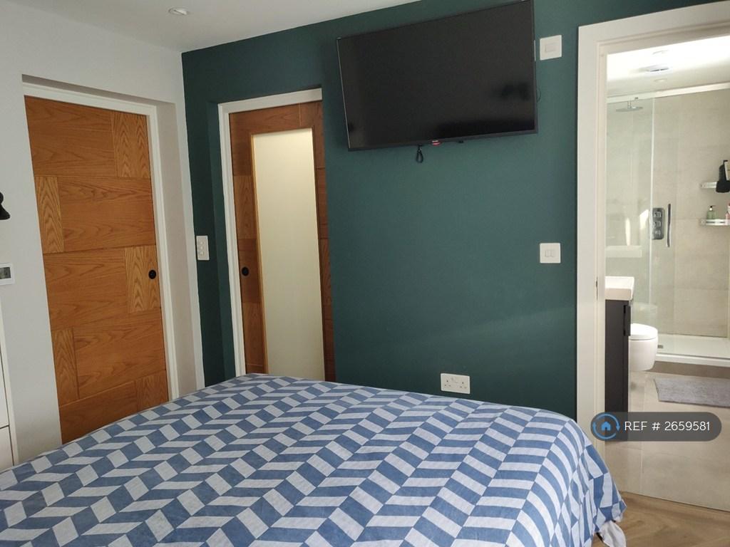 Master Bedroom With En-Suite