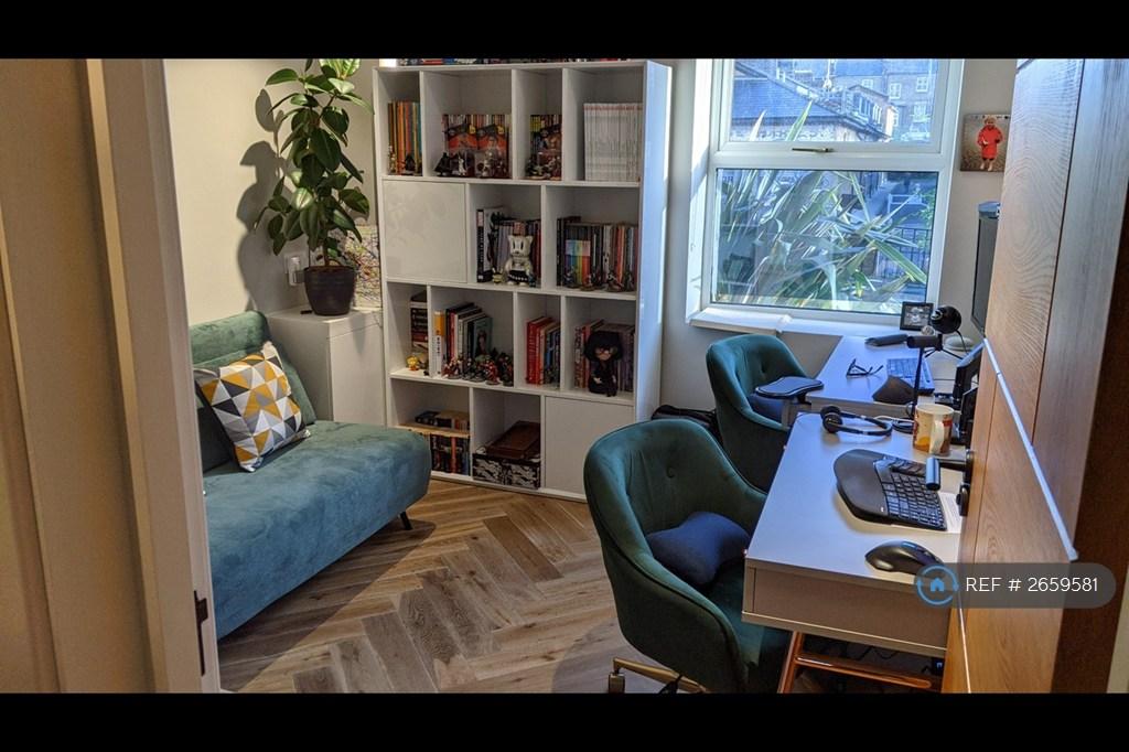 Bedroom 2 / Study