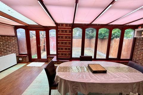 4 bedroom semi-detached house for sale, Salt Hill Avenue, Slough, Berkshire, SL1 3XP