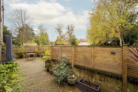 2 bedroom ground floor flat for sale, Grange Park, Ealing W5