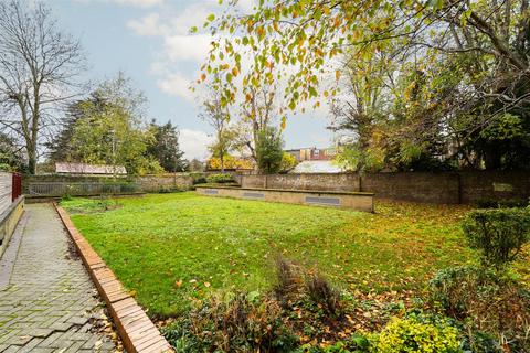 2 bedroom ground floor flat for sale, Grange Park, Ealing W5