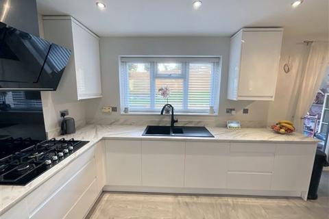 3 bedroom detached house for sale, Malham Grove, Halfway, Sheffield, Sheffield, S20 4RY