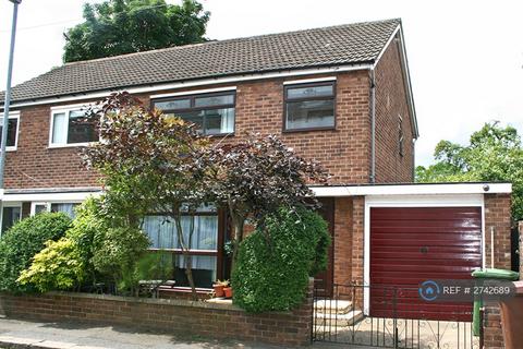 3 bedroom semi-detached house to rent, Westfield Terrace, Wakefield, WF1