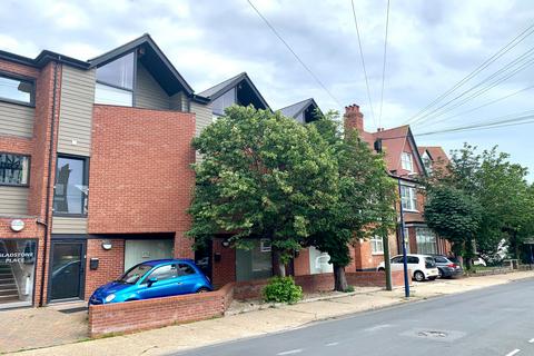 2 bedroom apartment to rent, Stanley Road, Felixstowe