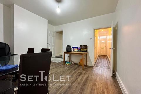 3 bedroom terraced house to rent, Linden Street, Leicester
