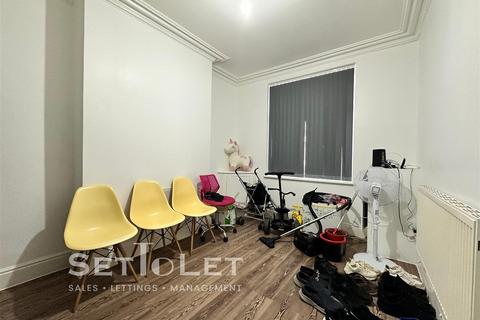 3 bedroom terraced house to rent, Linden Street, Leicester