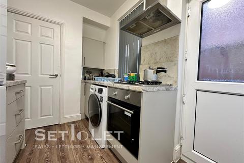 3 bedroom terraced house to rent, Linden Street, Leicester