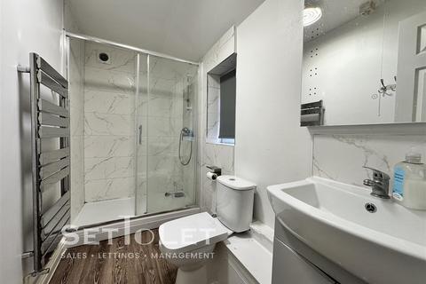 3 bedroom terraced house to rent, Linden Street, Leicester