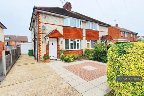 3 bedroom semi-detached house to rent, Park Road, Camberley, GU15