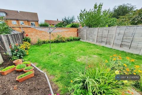 3 bedroom semi-detached house to rent, Park Road, Camberley, GU15