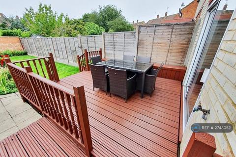 3 bedroom semi-detached house to rent, Park Road, Camberley, GU15