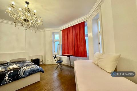 1 bedroom in a flat share to rent, Chapel Street, London, NW1