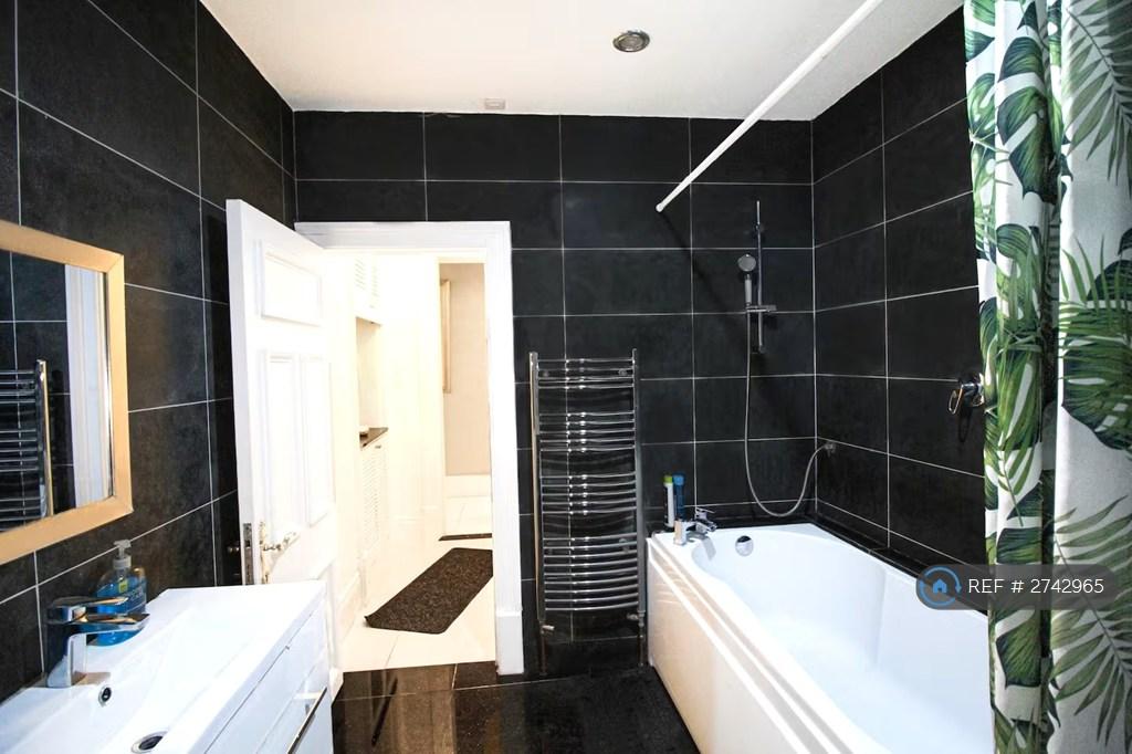 Full Bathroom (Shared)