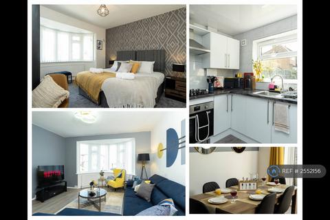 3 bedroom semi-detached house to rent, Hanbury Road Short Term Rental, Leicester, LE5