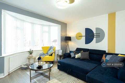 3 bedroom semi-detached house to rent, Hanbury Road Short Term Rental, Leicester, LE5
