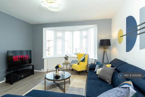 3 bedroom semi-detached house to rent, Hanbury Road Short Term Rental, Leicester, LE5