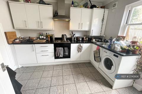 3 bedroom semi-detached house to rent, Wickham Mews, London, SE4