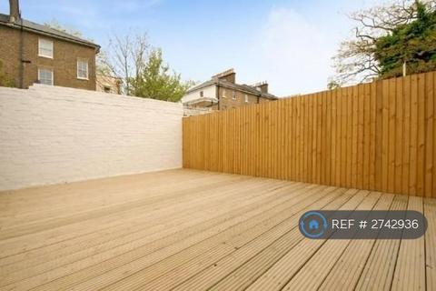 3 bedroom semi-detached house to rent, Wickham Mews, London, SE4