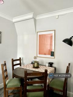 3 bedroom semi-detached house to rent, Wickham Mews, London, SE4