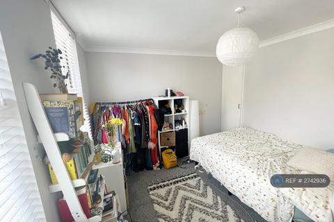 3 bedroom semi-detached house to rent, Wickham Mews, London, SE4