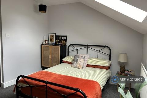 3 bedroom semi-detached house to rent, Wickham Mews, London, SE4