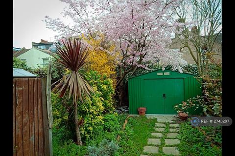 2 bedroom terraced house to rent, Sybil Phoenix Close, London, SE8