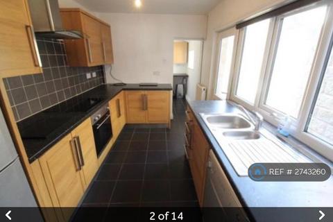 3 bedroom terraced house to rent, Derwent Street, Stoke-On-Trent, ST1