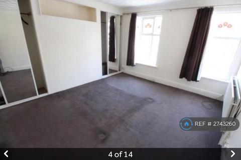 3 bedroom terraced house to rent, Derwent Street, Stoke-On-Trent, ST1
