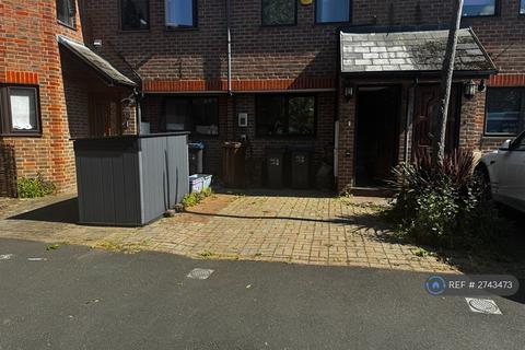 1 bedroom in a house share to rent, Henfield Road, London, SW19