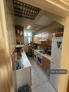 2 bedroom terraced house to rent, Becontree Avenue, Dagenham, RM8