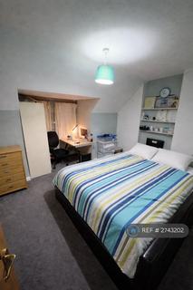 2 bedroom terraced house to rent, Becontree Avenue, Dagenham, RM8