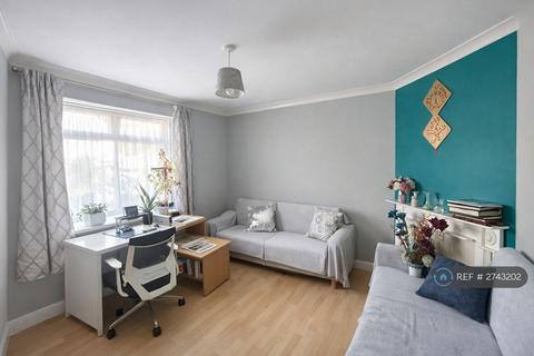 2 bedroom terraced house to rent, Becontree Avenue, Dagenham, RM8