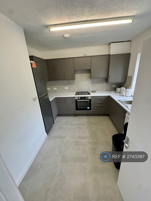 Modern Refurbished Shared Kitchen