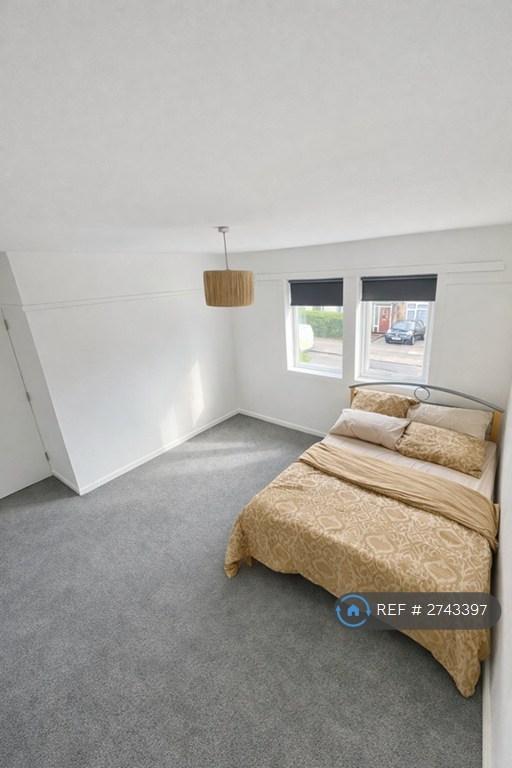 Spacious Double Room With King Bed