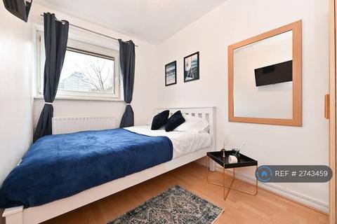 1 bedroom in a flat share to rent, Horton House, London, W6