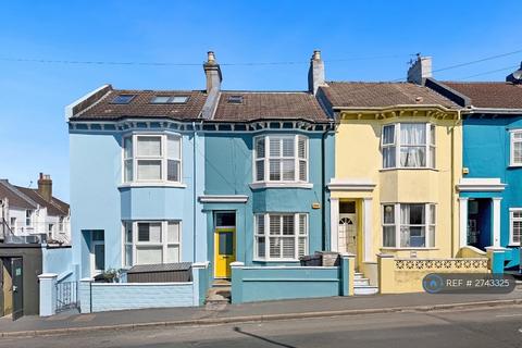 3 bedroom terraced house to rent, Queens Park Road, Brighton, BN2