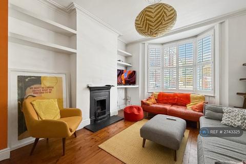 3 bedroom terraced house to rent, Queens Park Road, Brighton, BN2