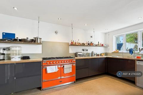 3 bedroom terraced house to rent, Queens Park Road, Brighton, BN2