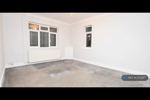 3 bedroom maisonette to rent - Beechwood Park, London, E18