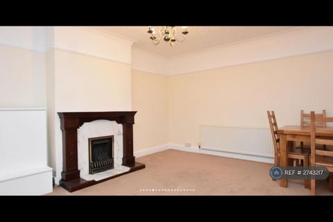 3 bedroom maisonette to rent, Beechwood Park, London, E18