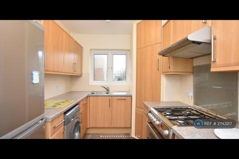 3 bedroom maisonette to rent, Beechwood Park, London, E18