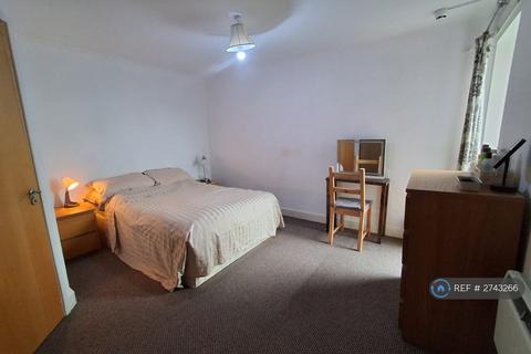 2 bedroom flat to rent, Windsor Court, Newcastle-Under-Lyme, ST5