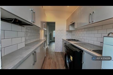 3 bedroom terraced house to rent, Avenue Road, London, SW16