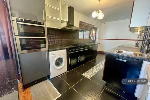 undefined, Luxury Living And Fully Furnished, Huddersfield, HD2
