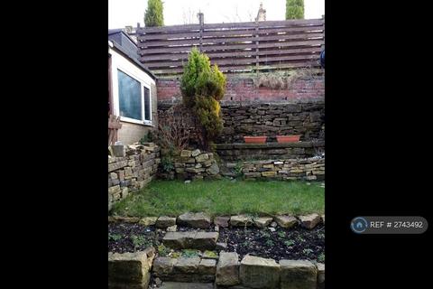 3 bedroom terraced house to rent, Manchester Road, Huddersfield, HD4