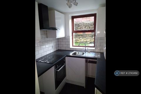 3 bedroom terraced house to rent, Manchester Road, Huddersfield, HD4