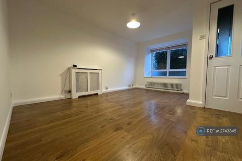3 bedroom terraced house to rent, Tolldene Close, Knaphill, Woking, GU21