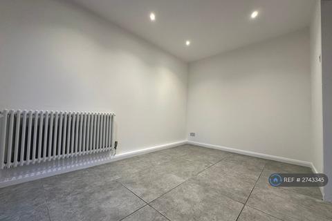 3 bedroom terraced house to rent, Tolldene Close, Knaphill, Woking, GU21