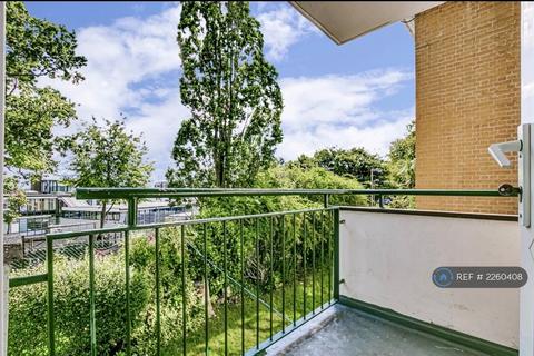 3 bedroom flat to rent, Weydown Close, London, SW19
